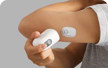 팔 위쪽에 부착하는 바로잰 연속혈당측정기(CGM) 센서